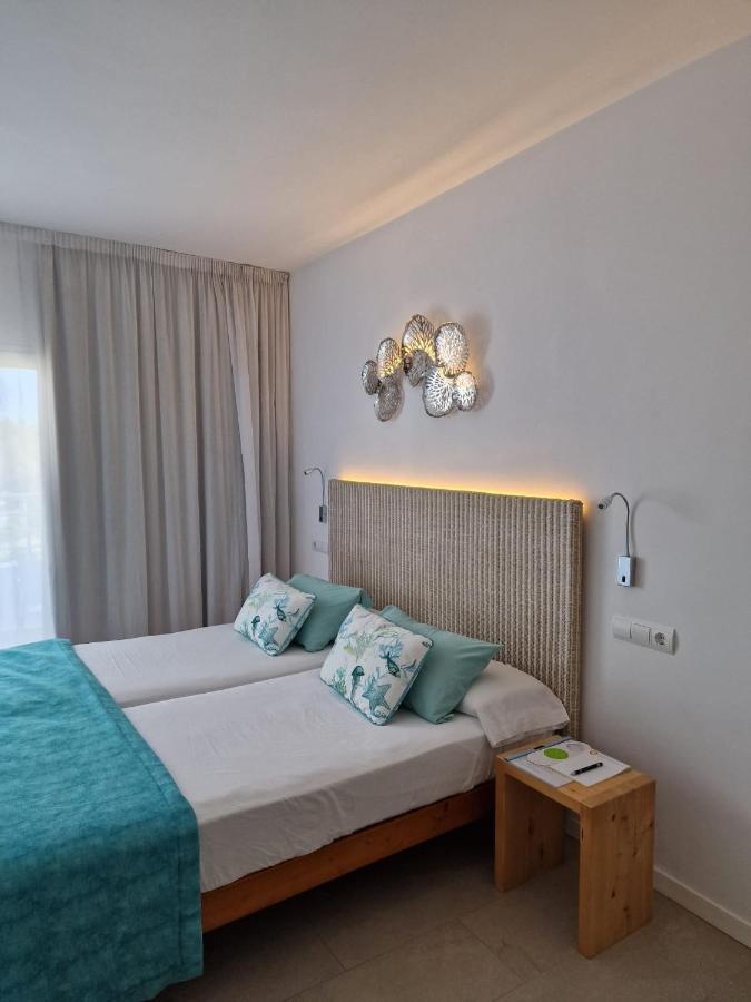 Apartamentos Costamar II Es Pujols Luaran gambar