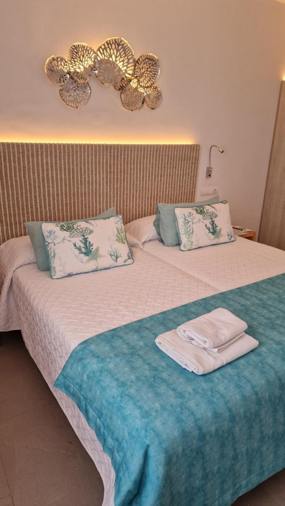 Apartamentos Costamar II Es Pujols Luaran gambar