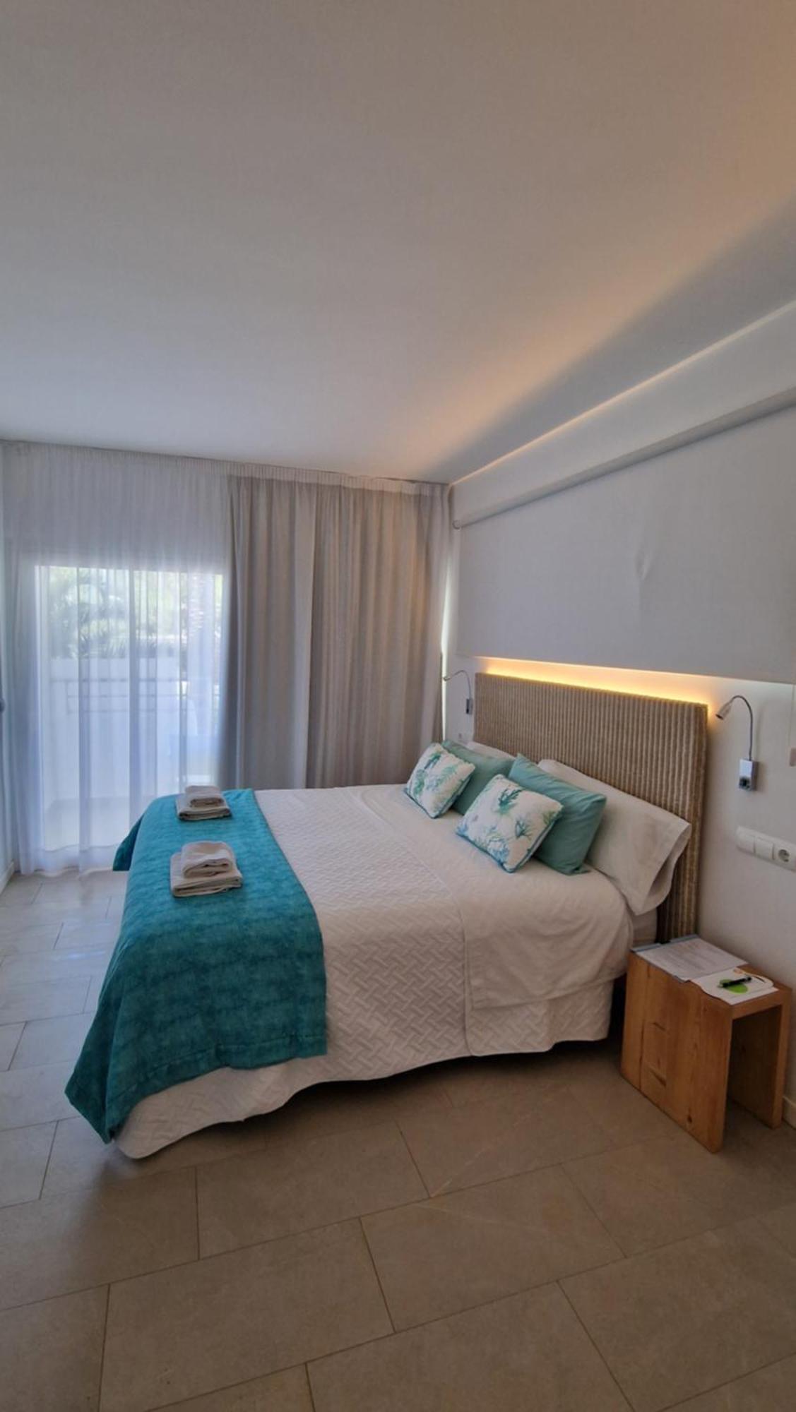 Apartamentos Costamar II Es Pujols Luaran gambar