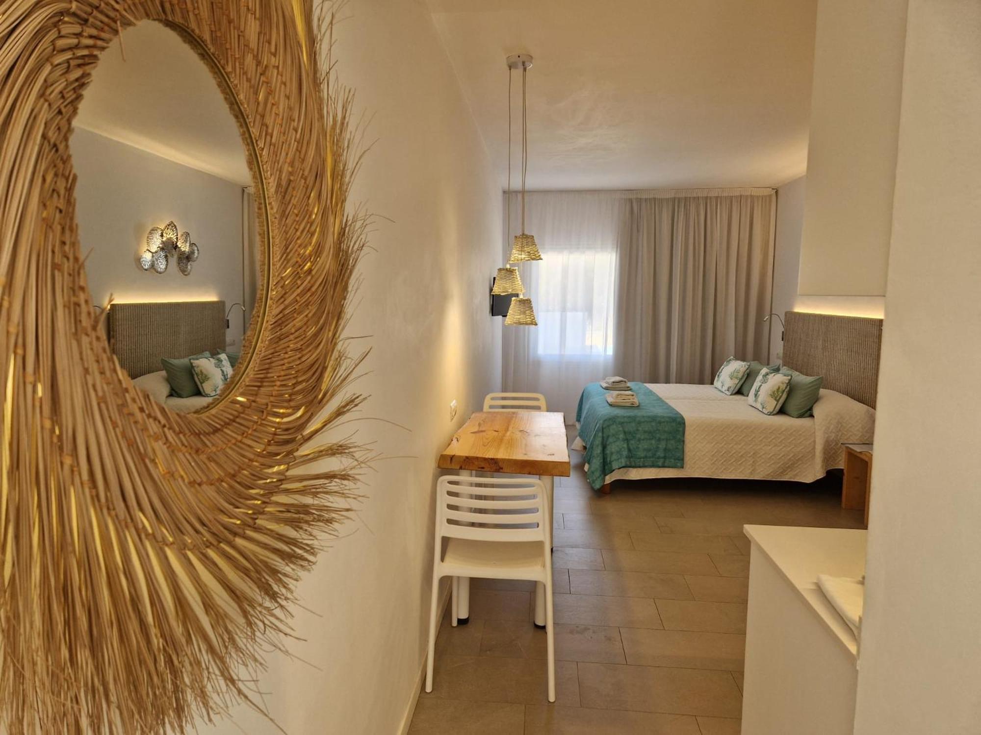 Apartamentos Costamar II Es Pujols Luaran gambar