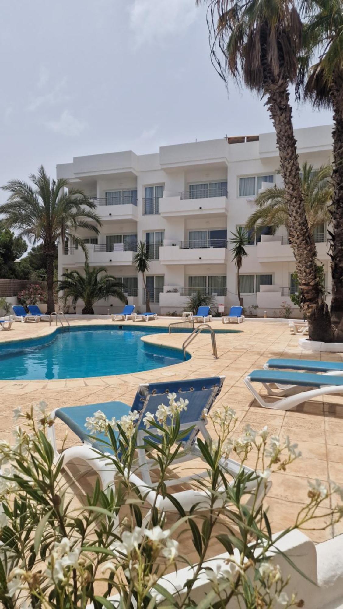 Apartamentos Costamar II Es Pujols Luaran gambar