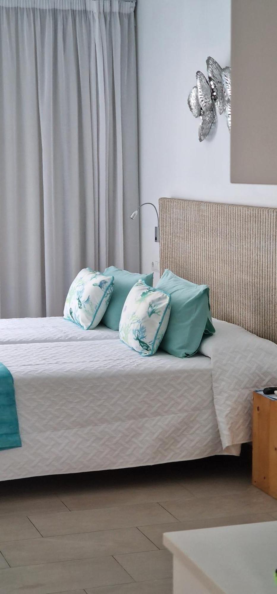 Apartamentos Costamar II Es Pujols Luaran gambar